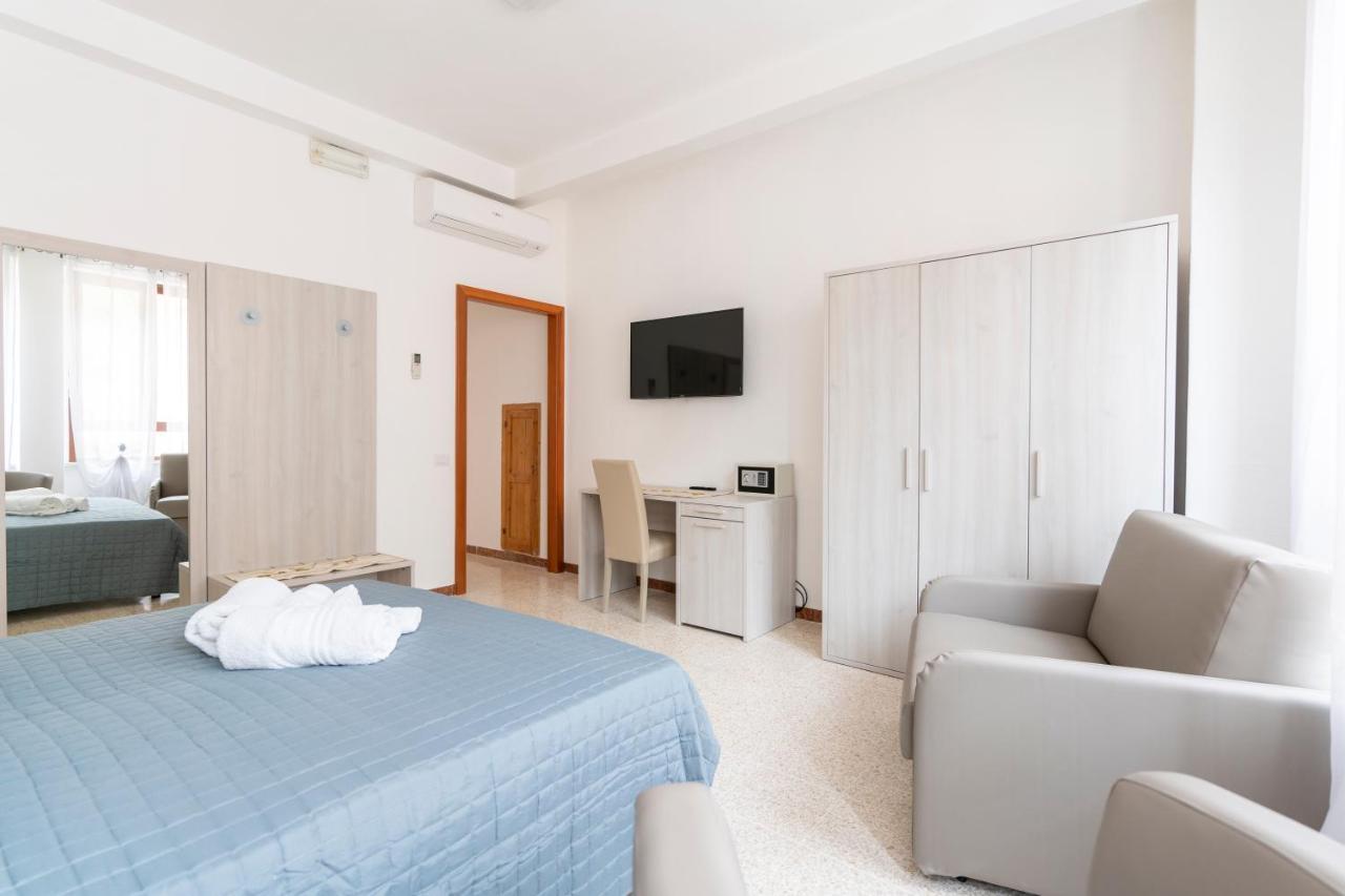 Hotel Dei Tacchi Osini Bagian luar foto
