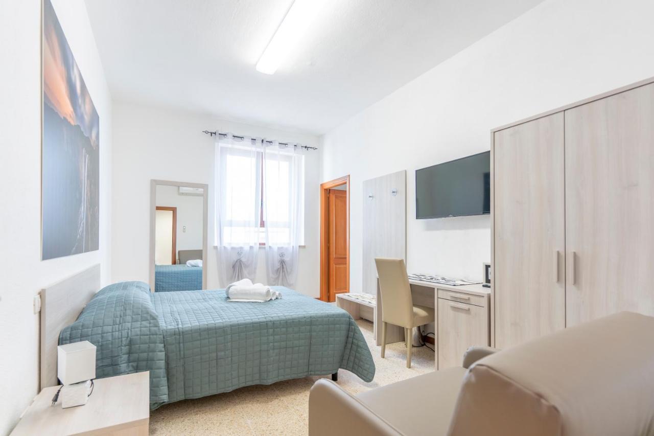 Hotel Dei Tacchi Osini Bagian luar foto