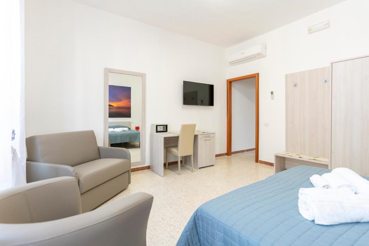 Hotel Dei Tacchi Osini Bagian luar foto