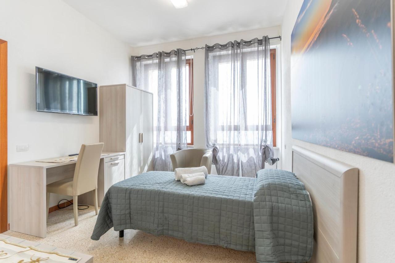 Hotel Dei Tacchi Osini Bagian luar foto