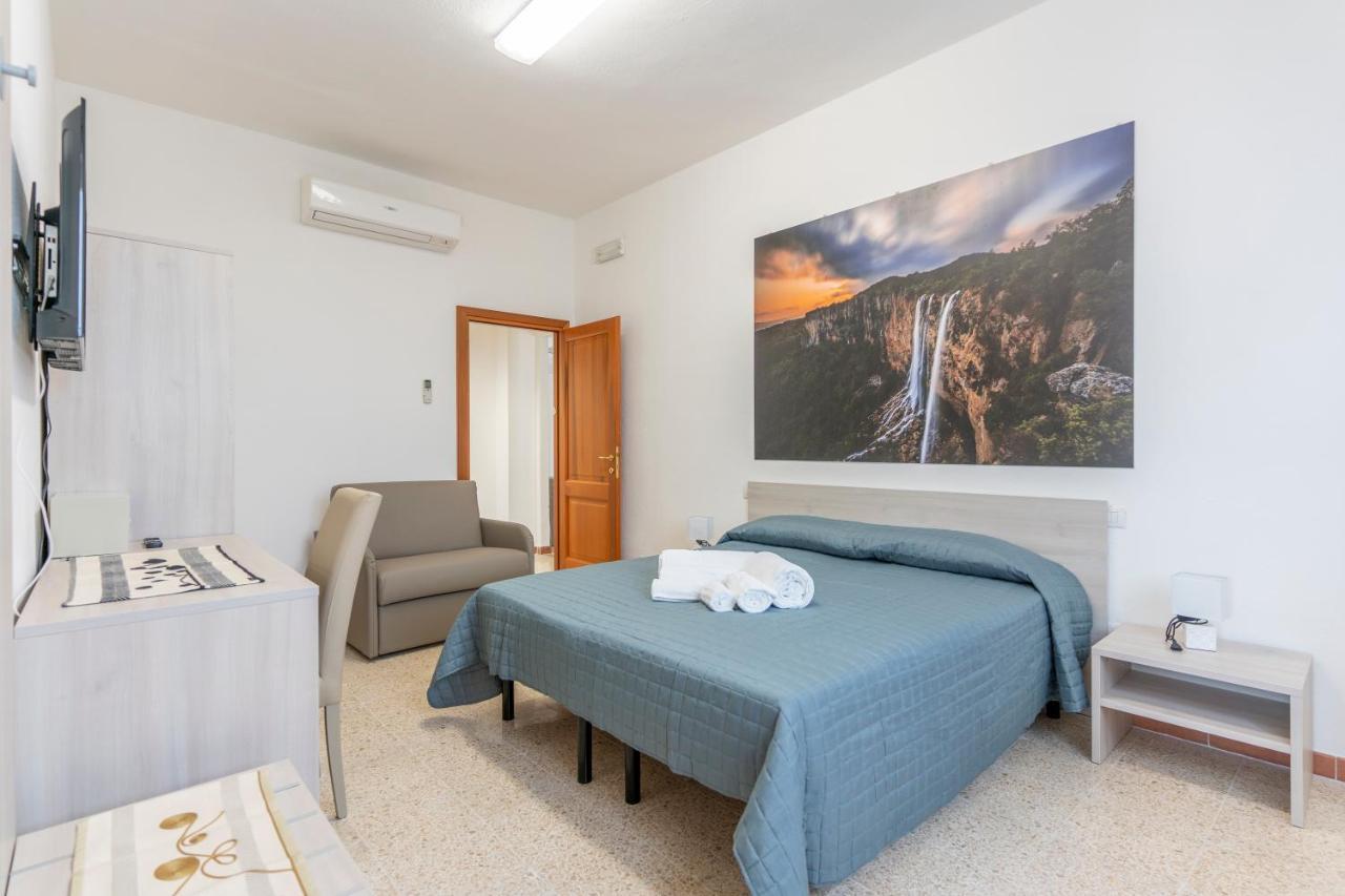 Hotel Dei Tacchi Osini Bagian luar foto