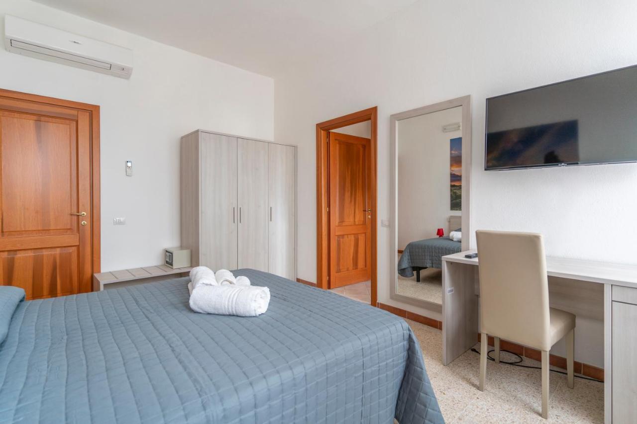 Hotel Dei Tacchi Osini Bagian luar foto