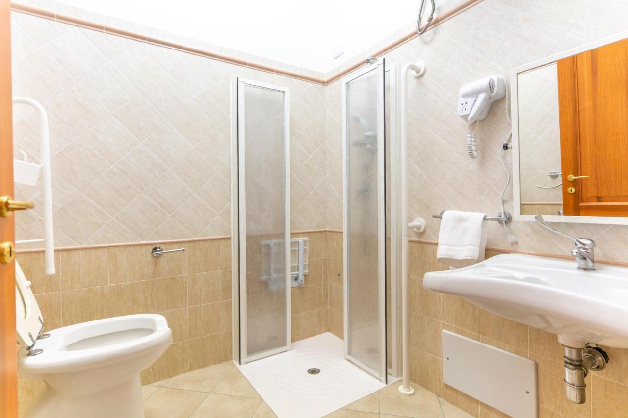 Hotel Dei Tacchi Osini Bagian luar foto