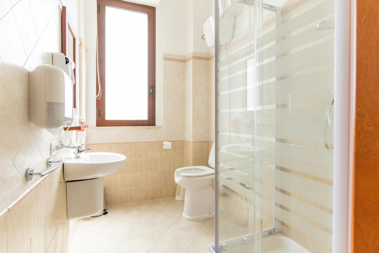 Hotel Dei Tacchi Osini Bagian luar foto