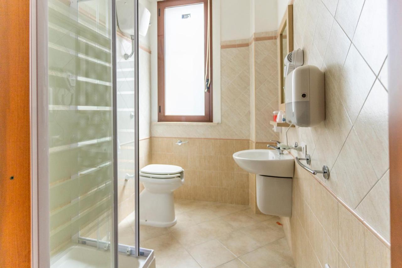 Hotel Dei Tacchi Osini Bagian luar foto
