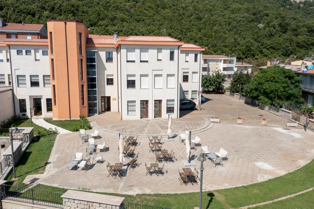 Hotel Dei Tacchi Osini Bagian luar foto
